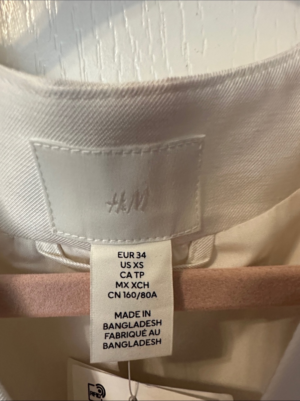 H&M Cream Vest with Contrast Buttons - Picture 2 of 7